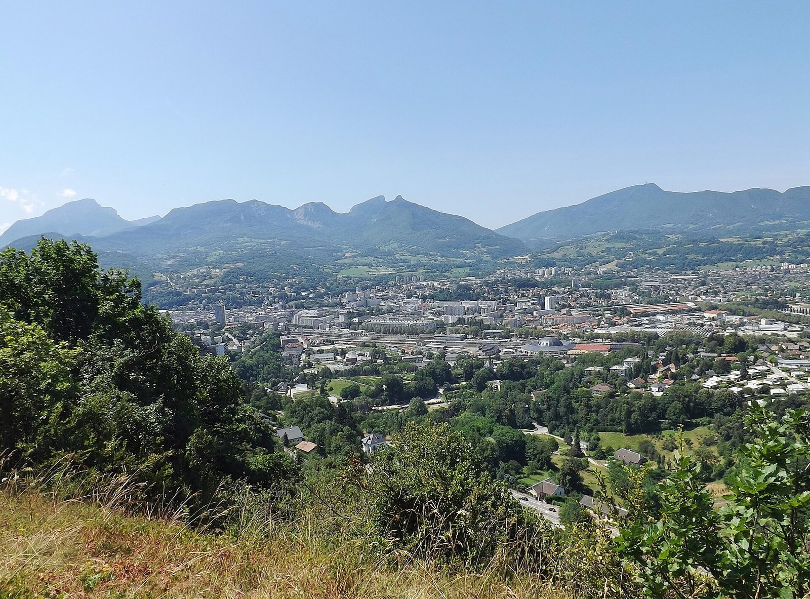 Vue de Chambéry et des montagnes